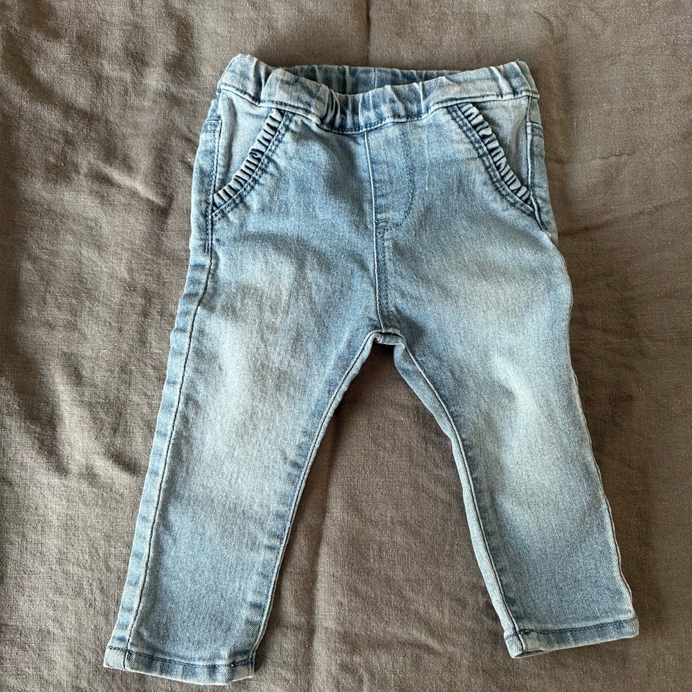 Jeggings with ruffle pocket